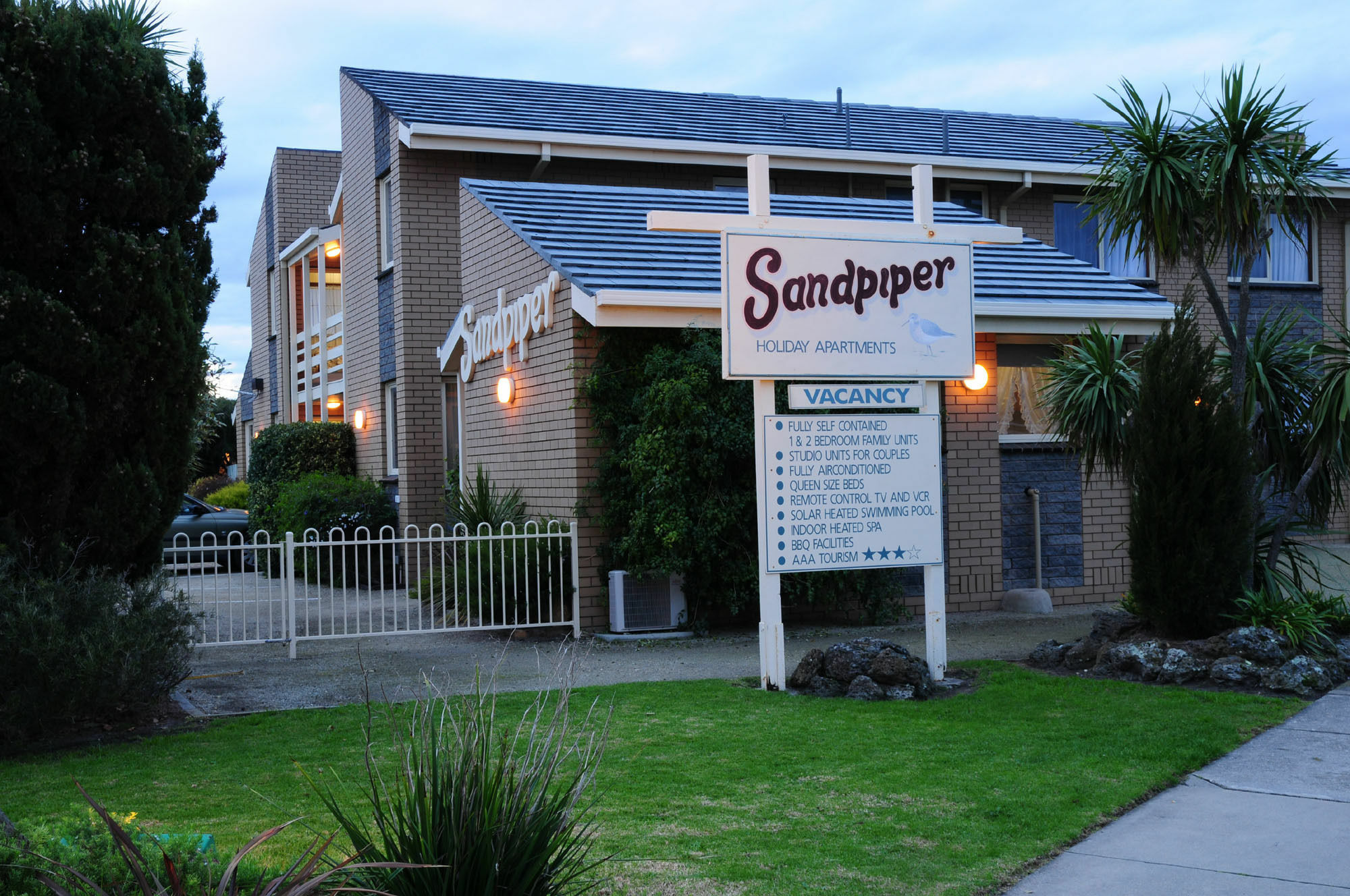 Sandpiper Holiday Apartments Lakes Entrance Exterior photo