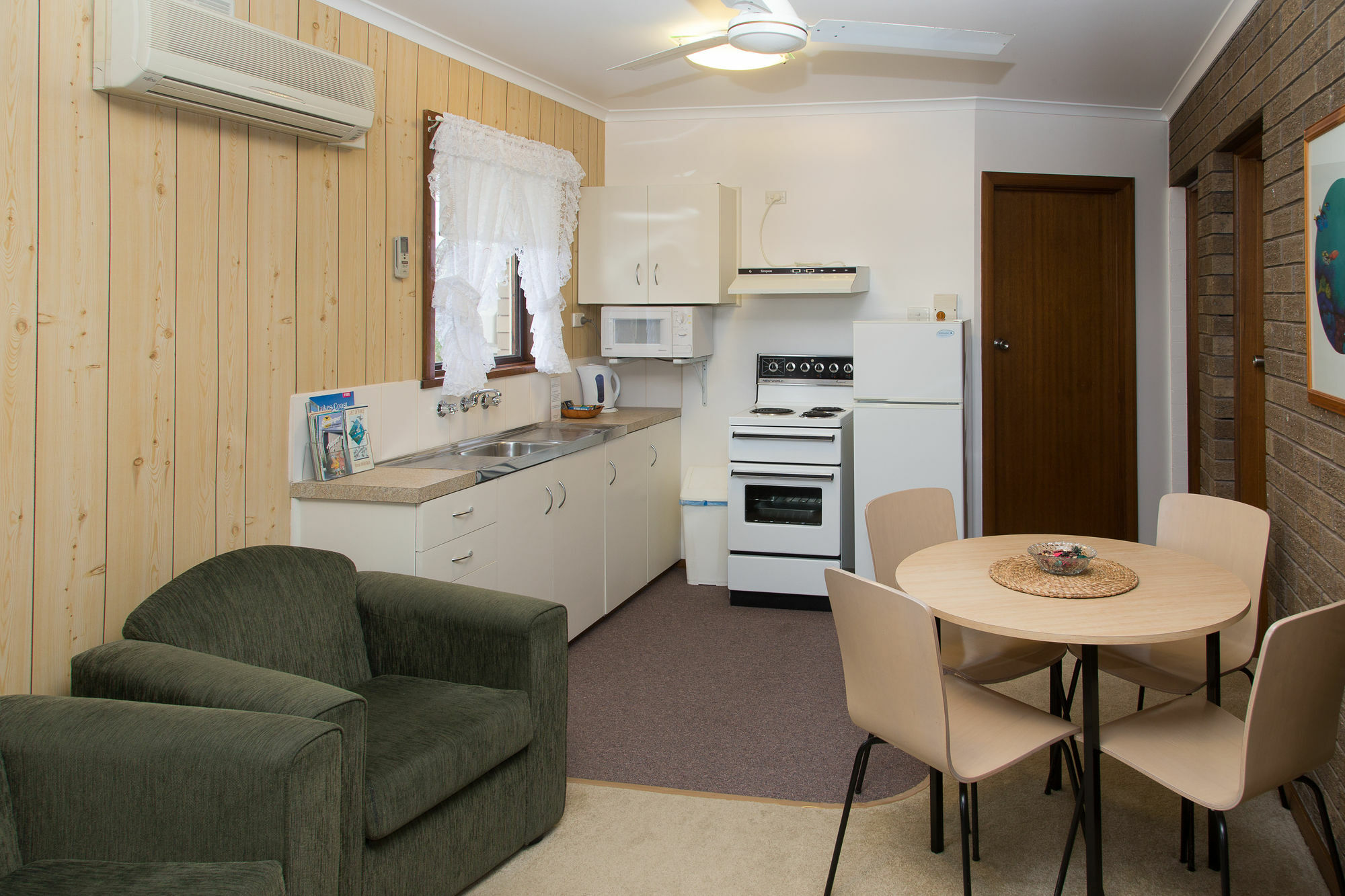 Sandpiper Holiday Apartments Lakes Entrance Exterior photo